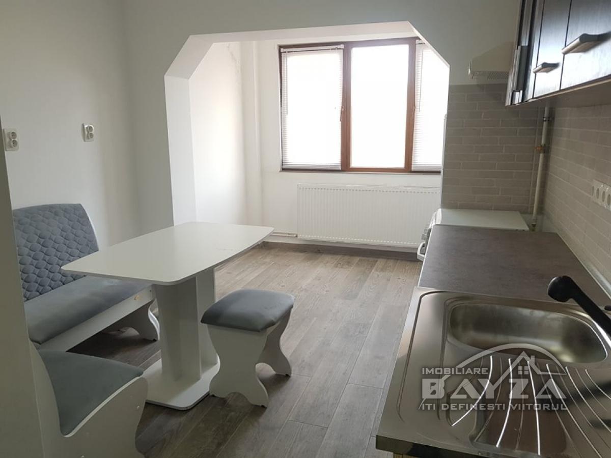 Pret: 260 EURO, Inchiriere apartament 3 camere, zona Center Nemes