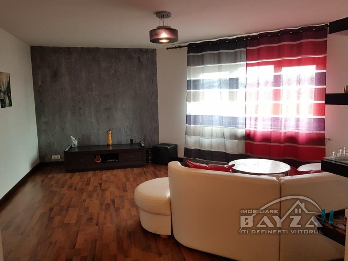 Pret: 78.000 EURO, Vanzare apartament 3 camere, zona Petru Rares - Scoala Dimitrie Cantemir