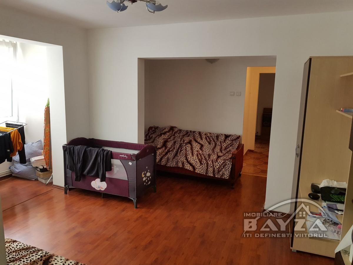 Pret: 74.800 EURO, Vanzare apartament 3 camere, zona Bulevardul Bucuresti