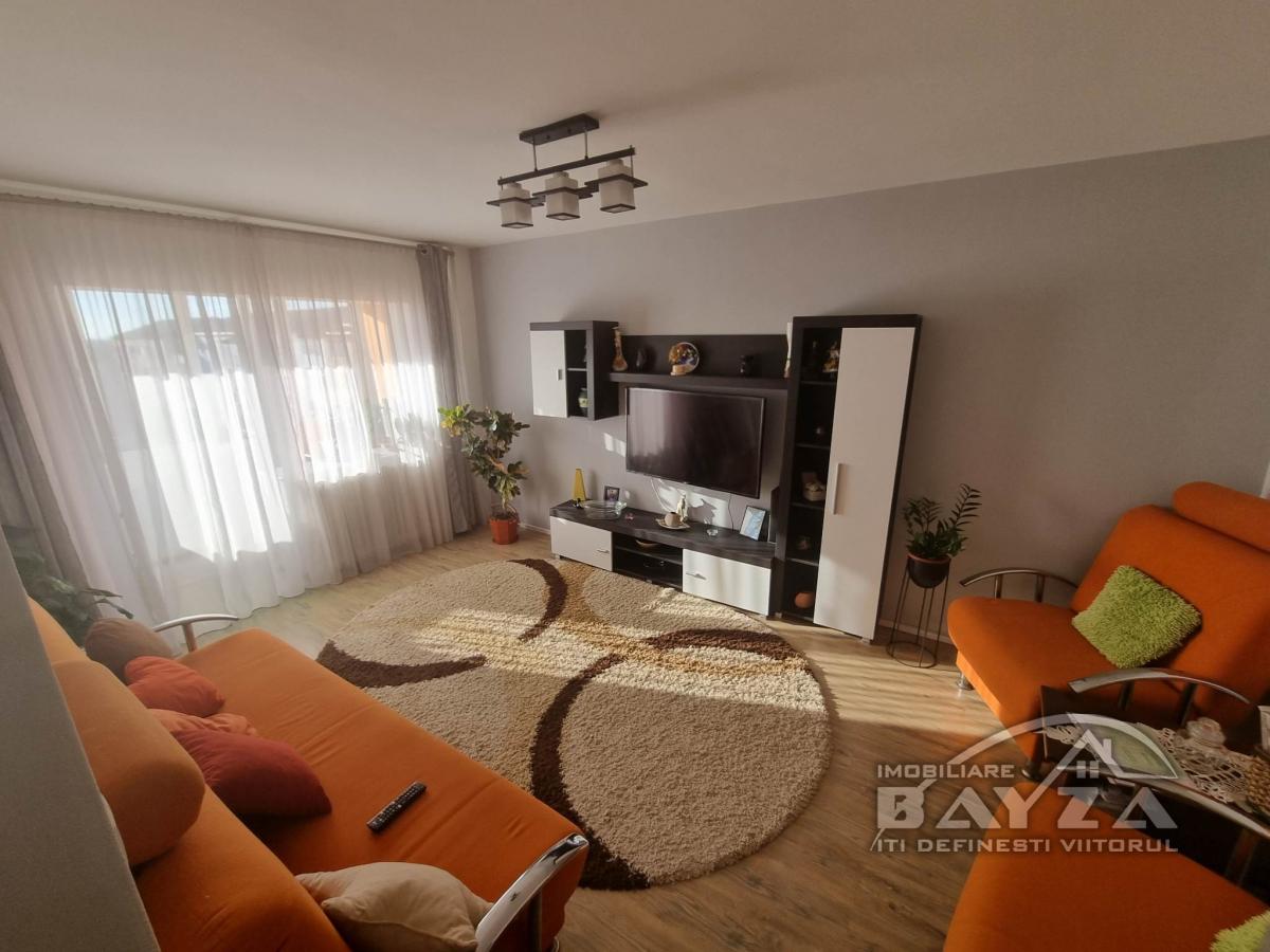 Pret: 74.500 EURO, Vanzare apartament 3 camere, zona Vlad Tepes