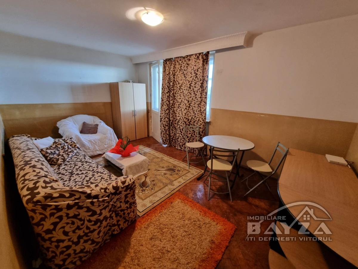 Pret: 55.000 EURO, Vanzare apartament 2 camere, zona Bulevardul Bucuresti - McDonald's