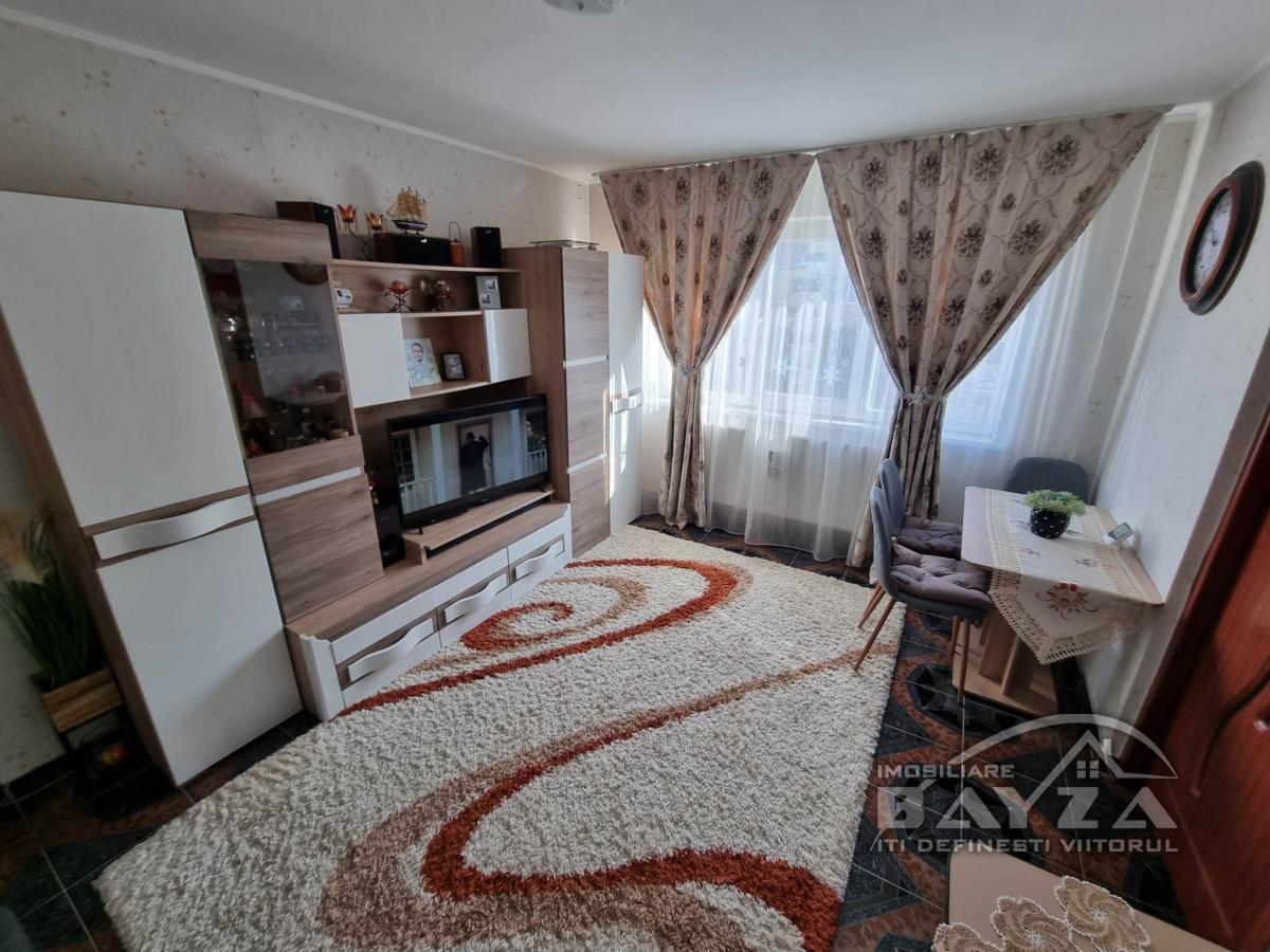 Pret: 57.000 EURO, Vanzare apartament 2 camere, zona Cuza Voda