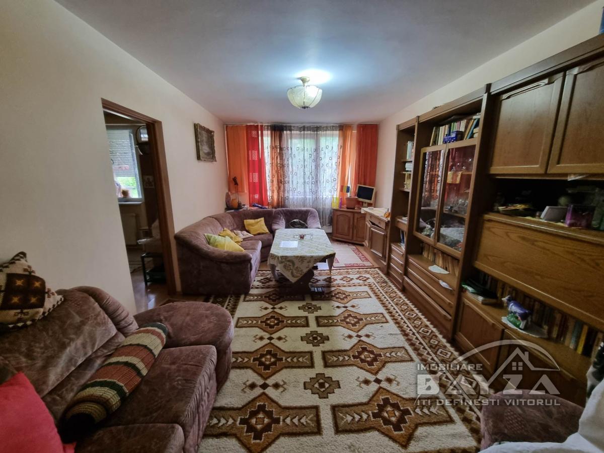 Pret: 52.500 EURO, Vanzare apartament 3 camere, zona Baia Sprie - Microraion Vest
