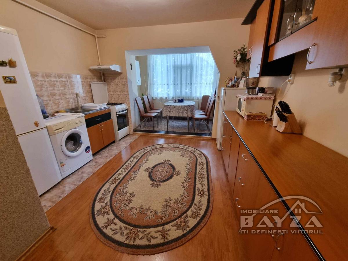 Pret: 59.900 EURO, Vanzare apartament 2 camere, zona Marasesti Baia Mare