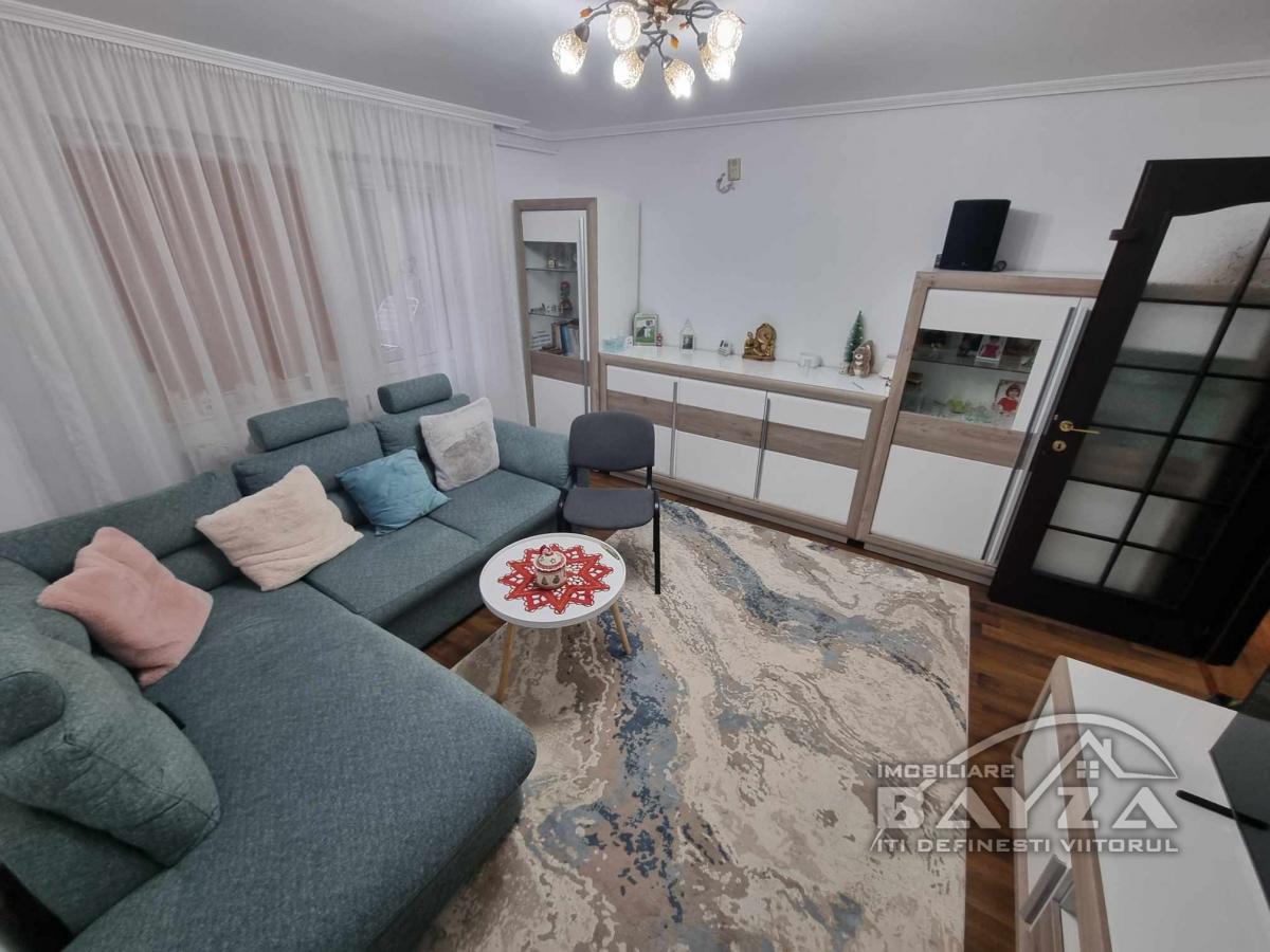 Pret: 89.000 EURO, Vanzare apartament 3 camere, zona Dragos Voda