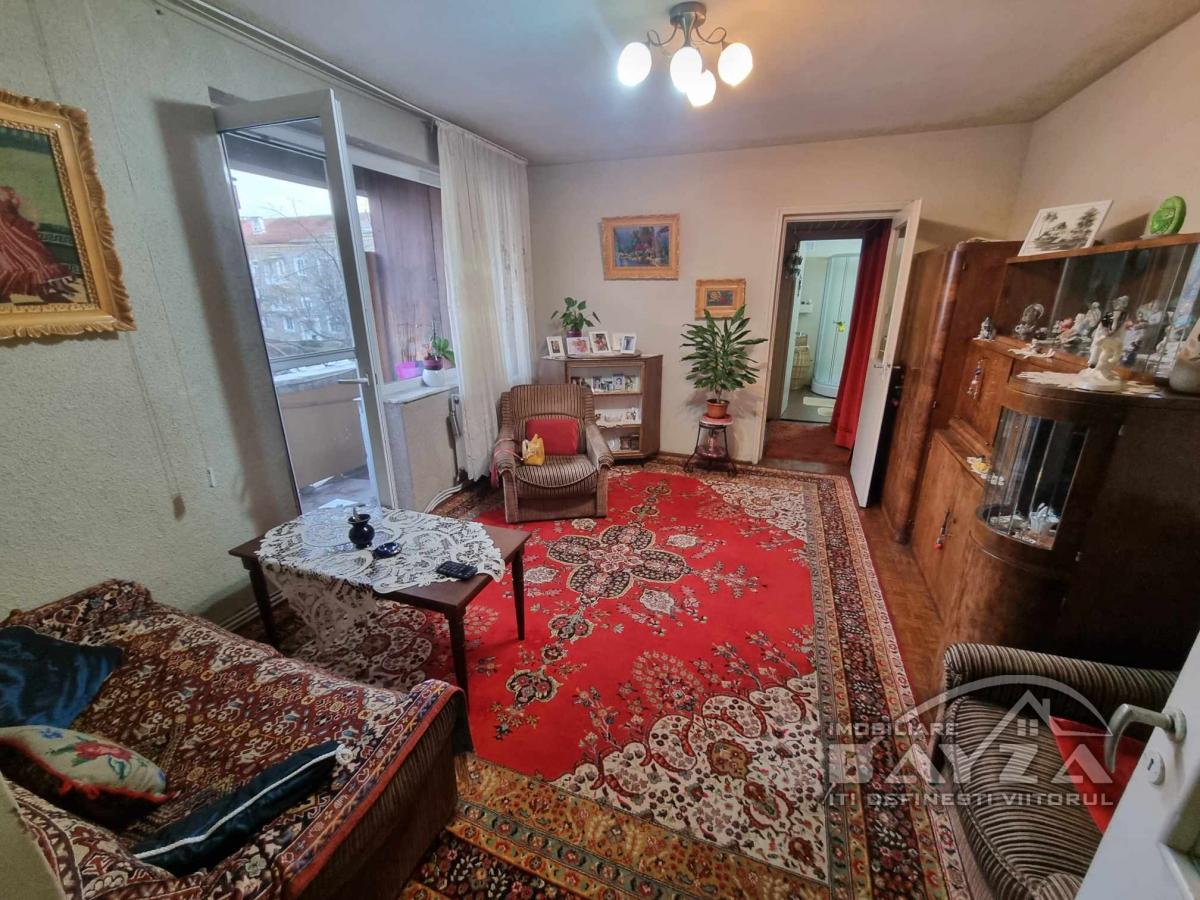 Pret: 75.000 EURO, Vanzare apartament 3 camere, zona Nicolae Iorga (Policlinica Sfanta Maria)