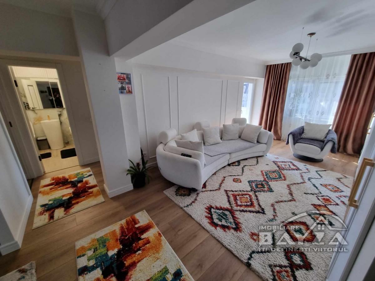 Pret: 125.000 EURO, Vanzare apartament 3 camere, zona Bulevardul Traian - Zona Orange