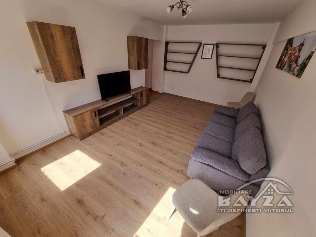 Pret: 320 EURO, Inchiriere apartament 2 camere, zona Bulevardul Republicii - PLUS TV