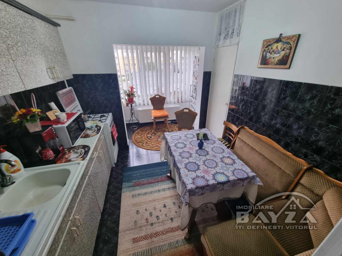 Pret: 53.500 EURO, Vanzare apartament 2 camere, zona Paltinisului zona strazii Macului Baia Mare