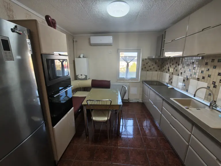 Apartament 3 camere - Zona Petru Rareș - Baia Mare - Strada Matei Basarab