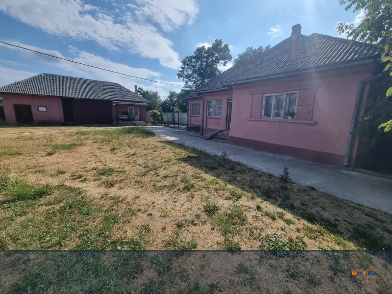 Casă - Mogoșești - Strada Principală