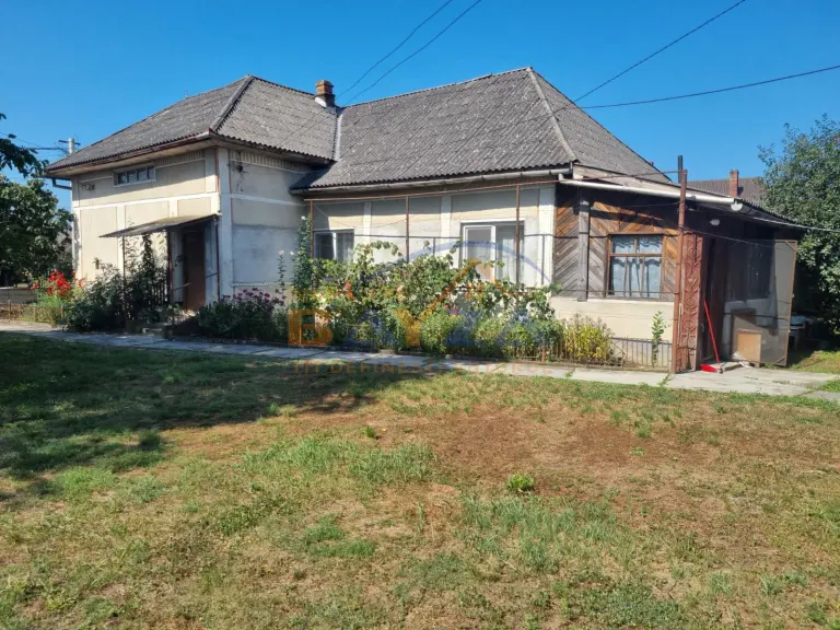 Casă - Localitatea Colțirea - Strada Principală