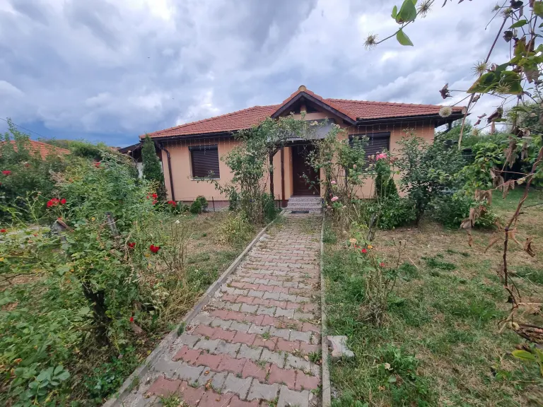 Casă - localitatea Satu Nou De Jos
