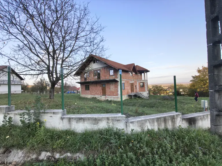 Casă - Județul Maramureș - Localitatea Buzești - Strada Livezii